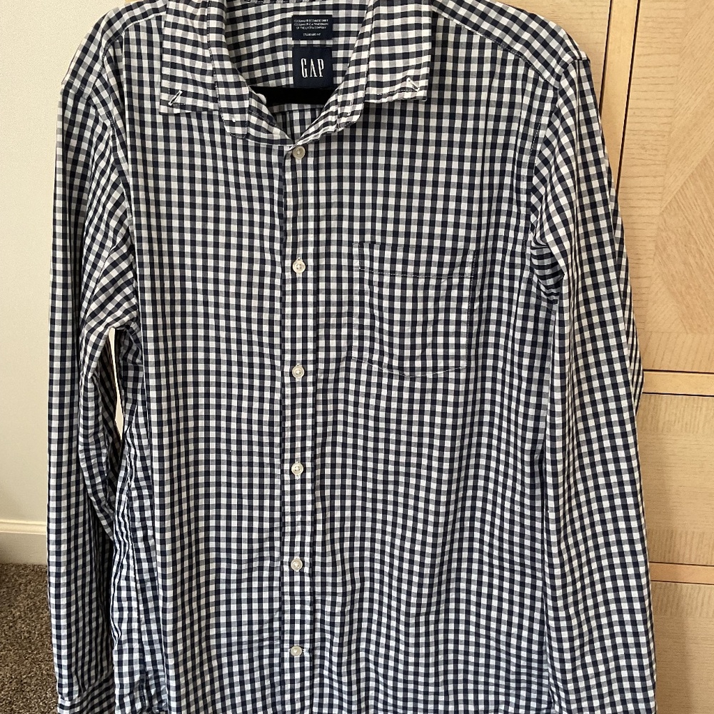 Men’s Gap casual dress shirt